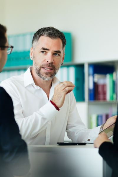 Vertrauen aufbauen mit deiner Marke — Die 5 Trigger, die dein Nervensystem überzeugen