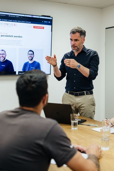 Website Vertrauen aufbauen — Was in 0,3 Sekunden über dein Geschäft entscheidet